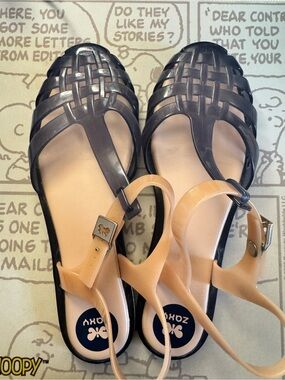 Women's Two-Tone Jelly Sandals in Navy and Beige